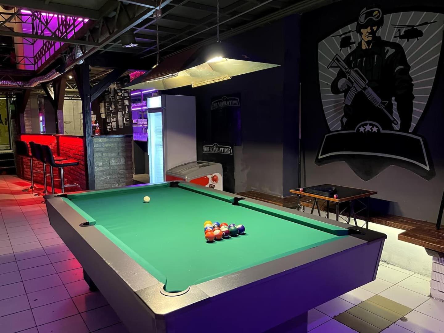 The Bachelor Bar - Bunker | Private Club Villa Budapest Eksteriør billede