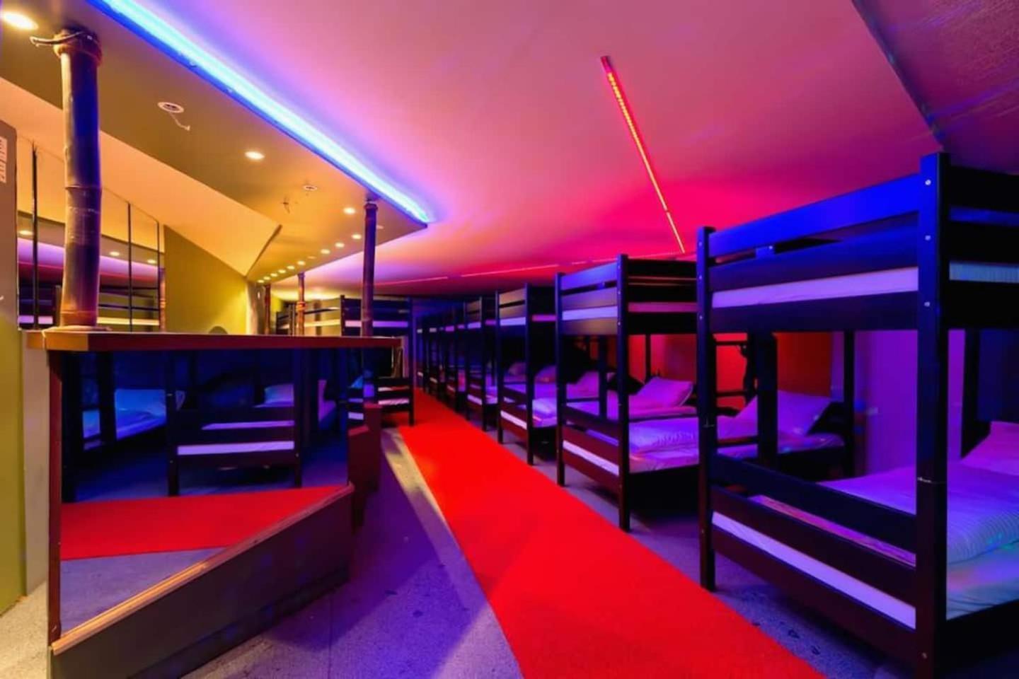 The Bachelor Bar - Bunker | Private Club Villa Budapest Eksteriør billede