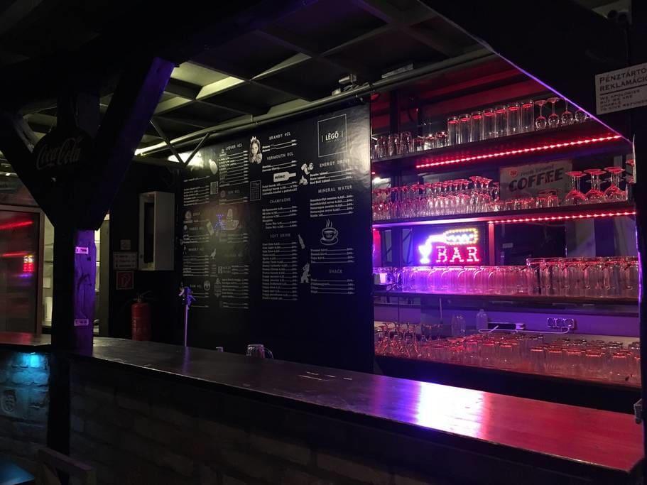 The Bachelor Bar - Bunker | Private Club Villa Budapest Eksteriør billede